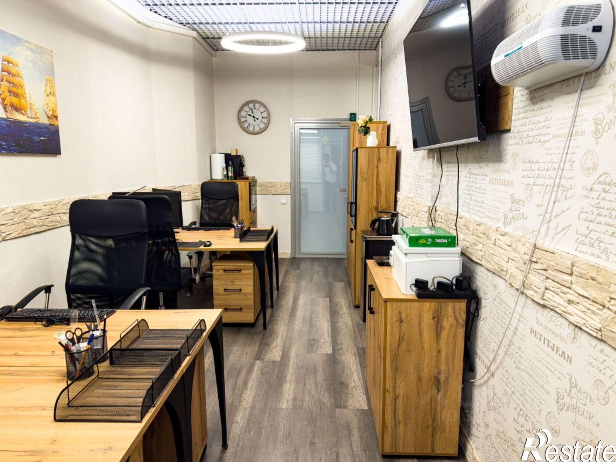 Сдать офис, помещение под офис за 185 700 рублей на Казань