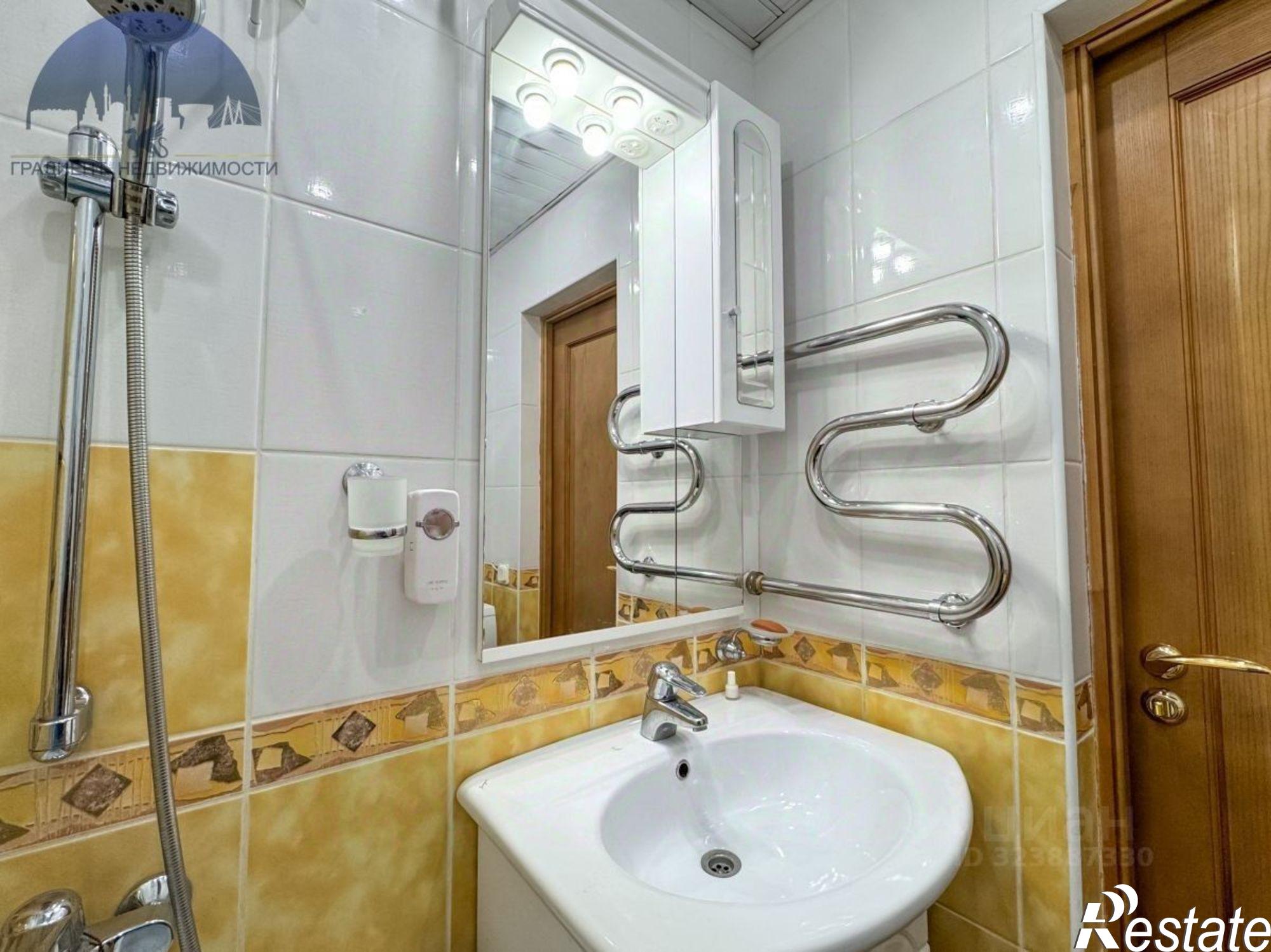 Купить квартиру за 10 000 000 рублей на пр-кт Строителей, 16