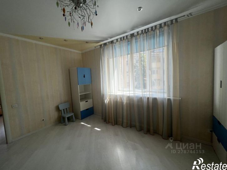 3-комн квартира Казань, улица Зинина, 34