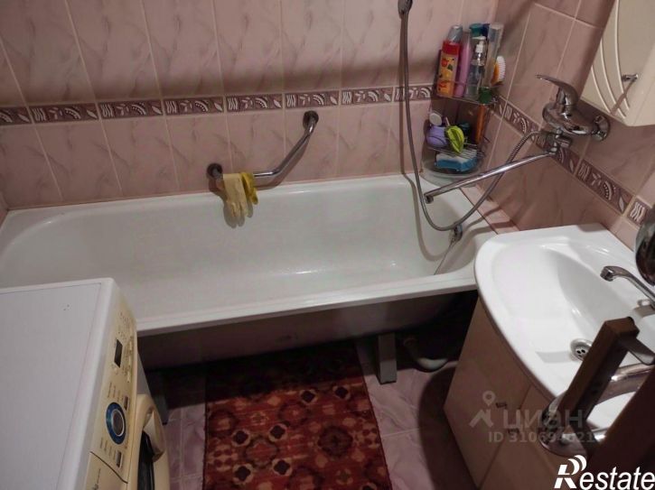 3-комн квартира улица Нефтяников, 42,  д. 42