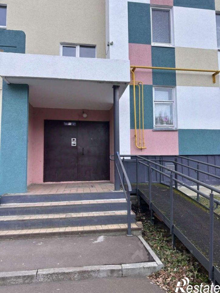3-комн квартира улица им Комарова,дом 36