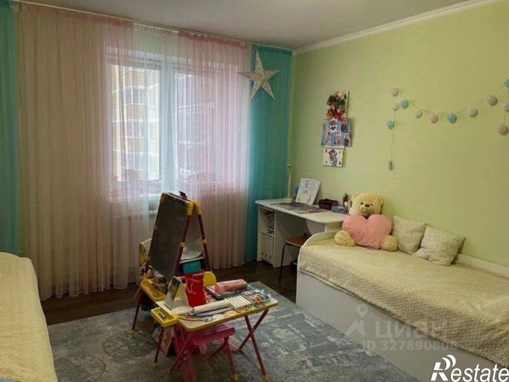3-комн квартира улица Академика Глушко, дом 8