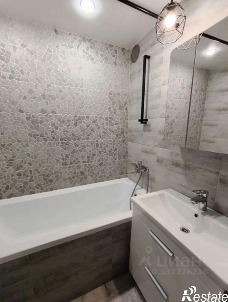 2-комн квартира ул Сергея Лазо, 1,  д. 1
