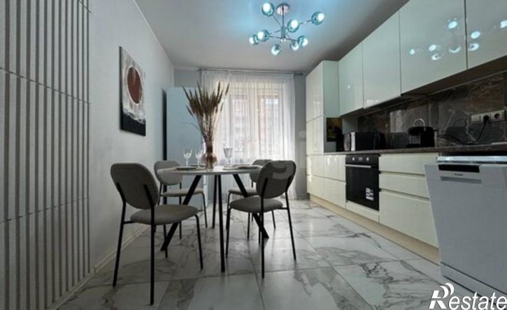 2-комн квартира Республика Татарстан (Татарстан), Казань, улица Рауиса Гареева, 102к1