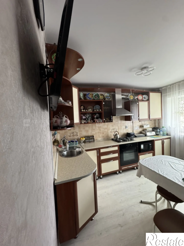 2-комн квартира ул. Комарова, дом 5
