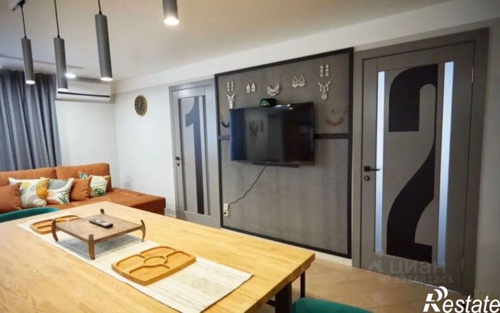 4-комн квартира улица Декабристов, 10,  д. 10