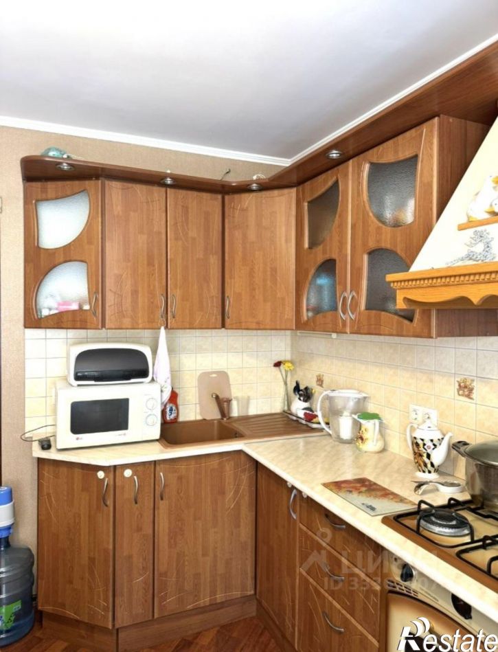 2-комн квартира улица Юлиуса Фучика, 54,  д. 54