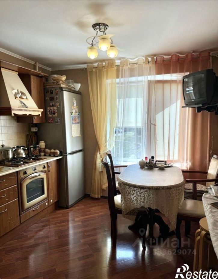 2-комн квартира улица Юлиуса Фучика, 54,  д. 54