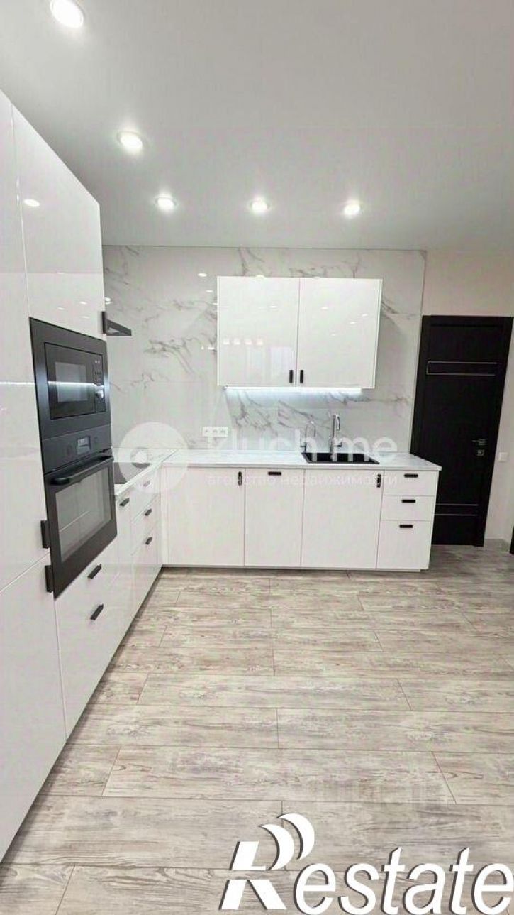 3-комн квартира Комсомольская улица, 1,  д. 1