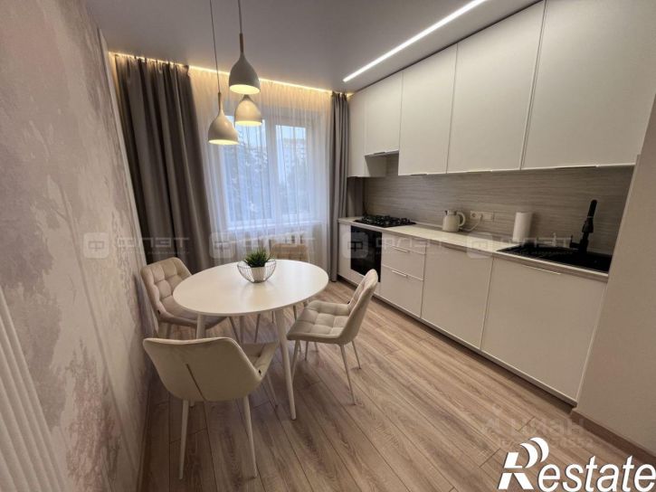 3-комн квартира улица Юлиуса Фучика, 131,  д. 131
