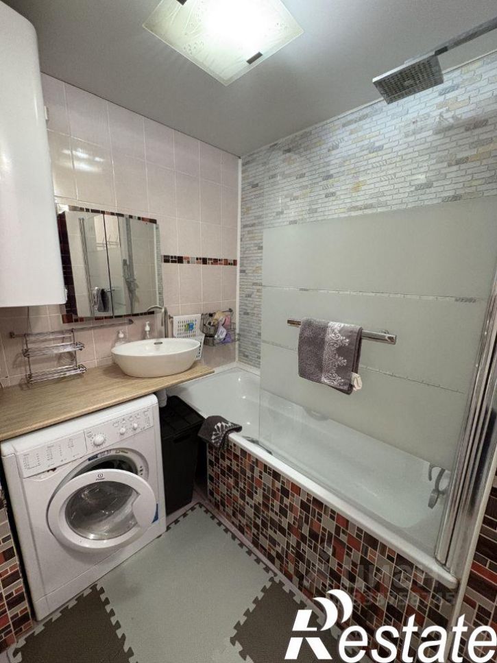 4-комн квартира проспект Победы, 160,  д. 160