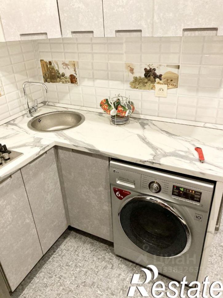 2-комн квартира улица Короленко, 15,  д. 15