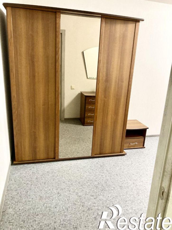 2-комн квартира улица Короленко, 15,  д. 15
