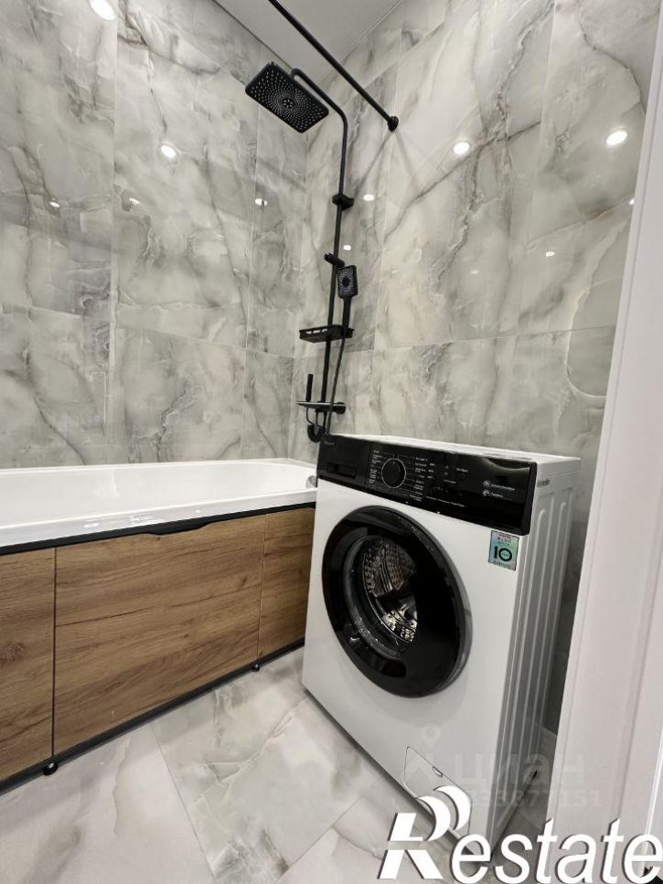 2-комн квартира улица Аделя Кутуя, 100,  д. 100