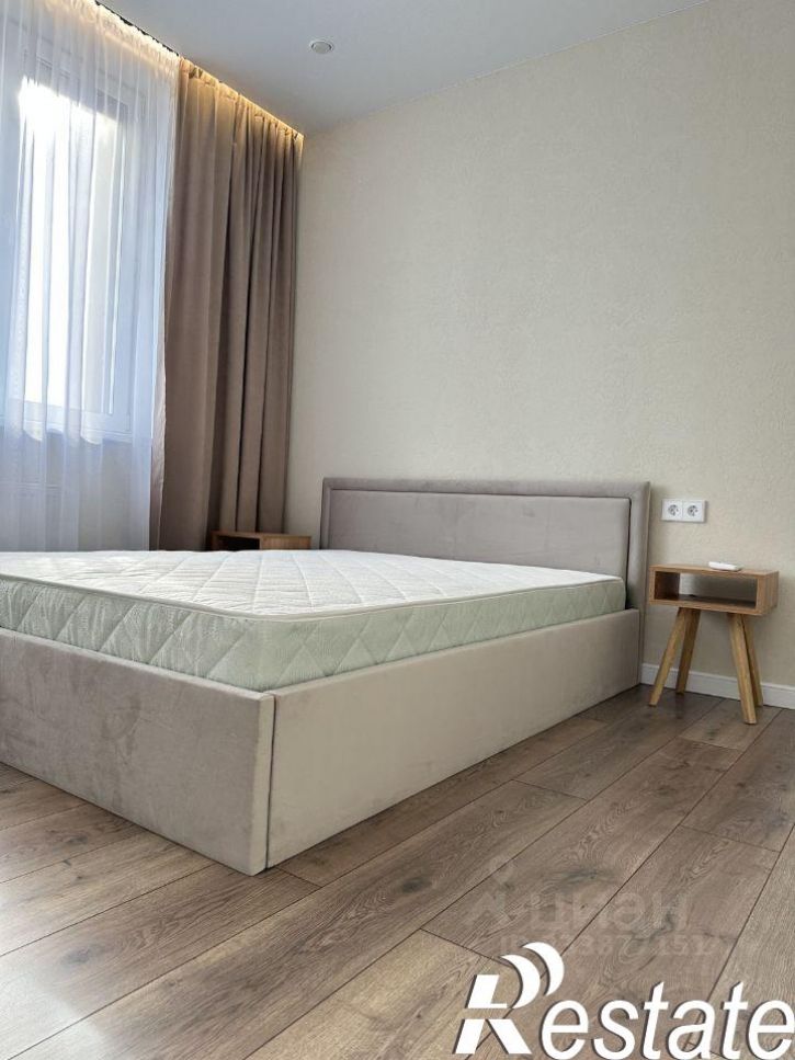 2-комн квартира улица Аделя Кутуя, 100,  д. 100