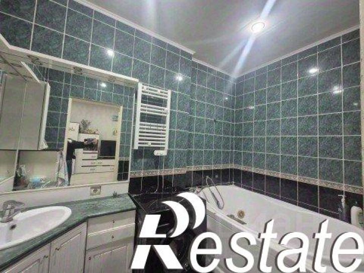 4-комн квартира улица Королёва, 20,  д. 20