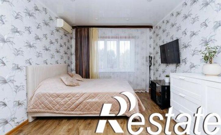 2-комн квартира проспект Победы, 100,  д. 100