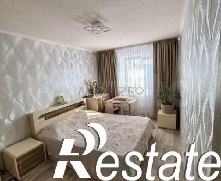 4-комн квартира улица Строителей, 12,  д. 12
