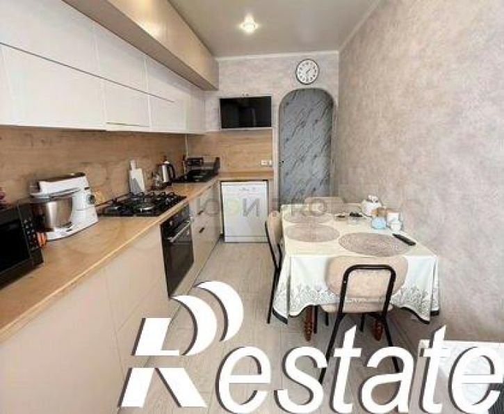 4-комн квартира улица Строителей, 12,  д. 12