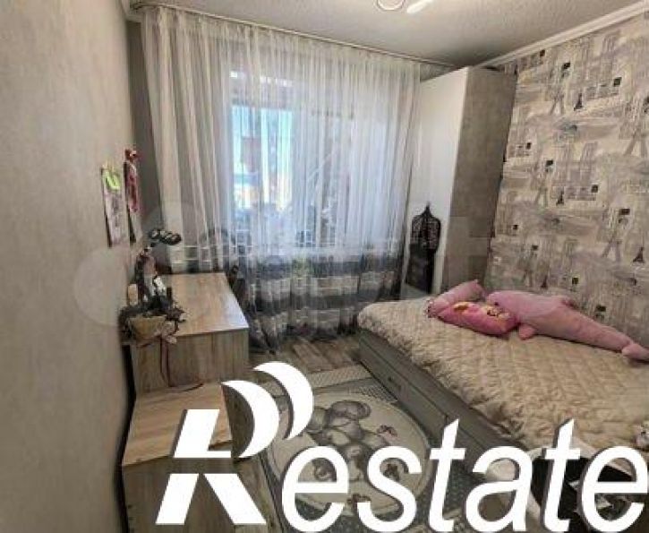 4-комн квартира улица Строителей, 12,  д. 12