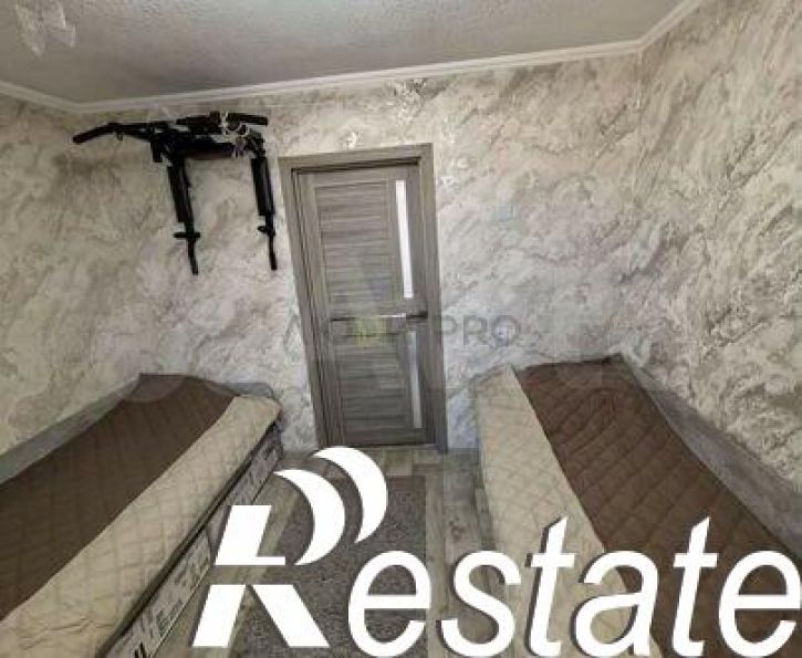 4-комн квартира улица Строителей, 12,  д. 12