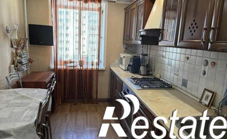 3-комн квартира улица Комарова, 25,  д. 25