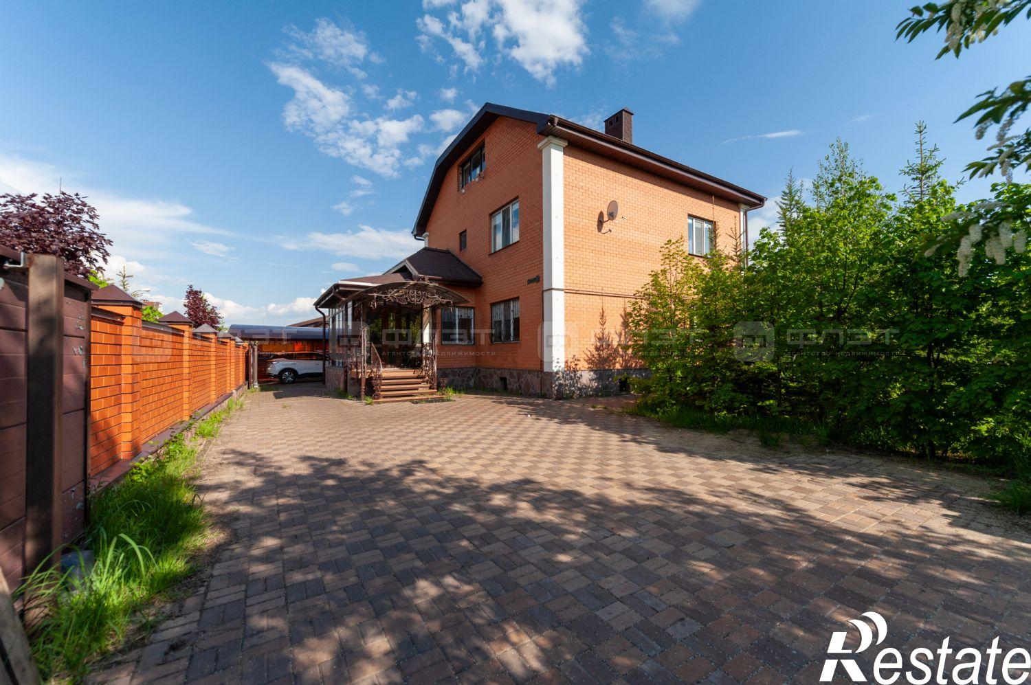 Купить дачу, дом, коттедж за 47 000 000 рублей на ул. Кленовая, дом 8