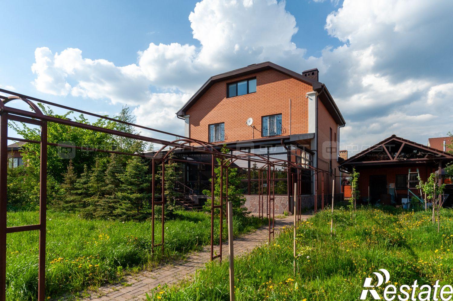 Купить дачу, дом, коттедж за 47 000 000 рублей на ул. Кленовая, дом 8